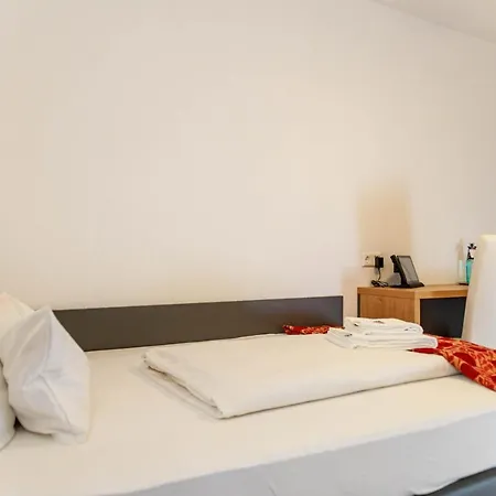 科鲁兹博登湖酒店 酒店 3*