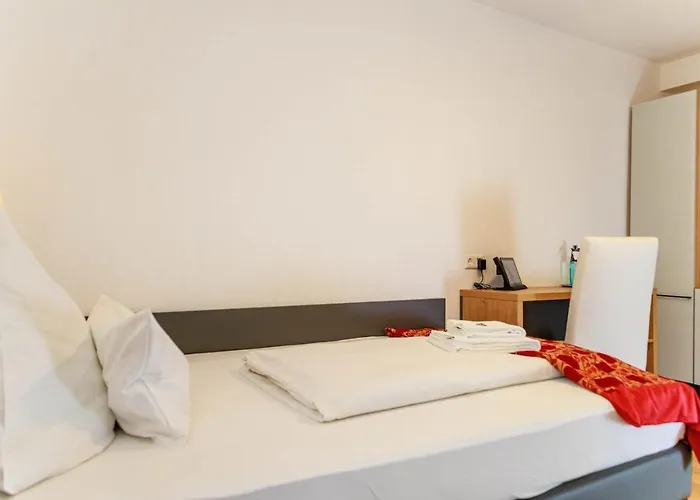 科鲁兹博登湖酒店 酒店 3*